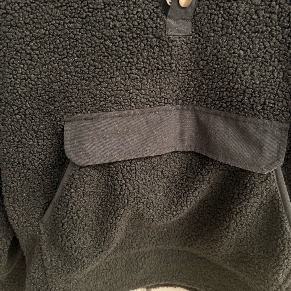 Carhartt Black Sherpa Pullover - Picture 8 of 11